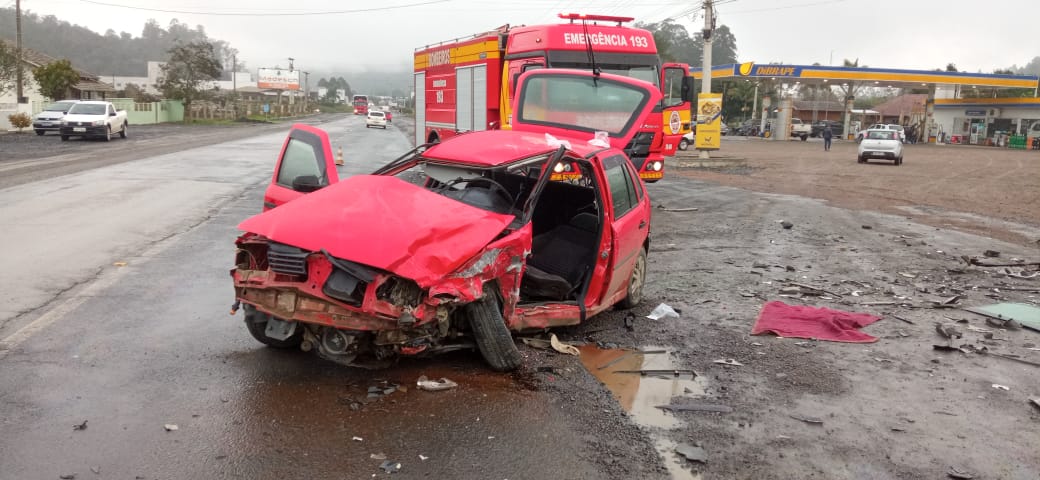 Colisão entre veículos deixa uma pessoa gravemente ferida em Ituporanga