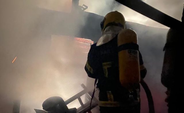 galpão é atingido por incêndio em Celso Ramos