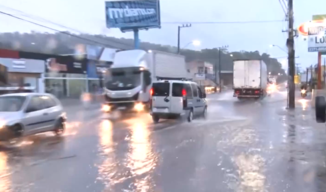 Imagens: rodovia SC-405 é interditada na manhã desta quarta-feira