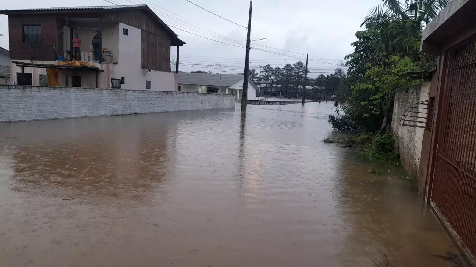 Alagamento no Bairro Vila Francesa em Criciúma. Foto: Emanuela Justino | SCC SBT