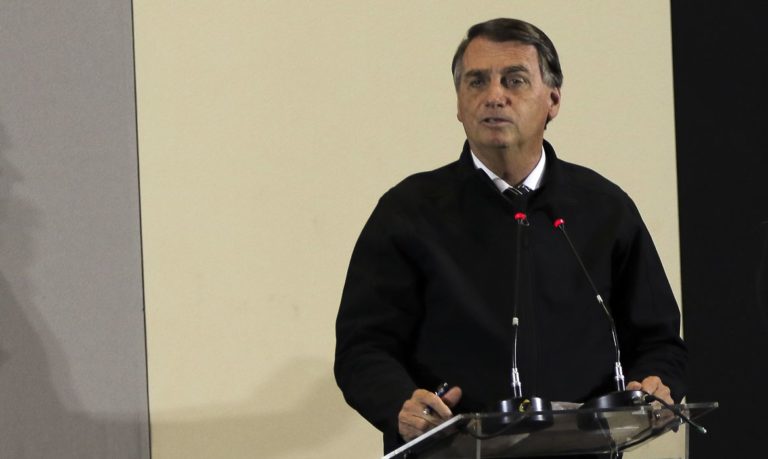 Bolsonaro promete zerar impostos de combustíveis