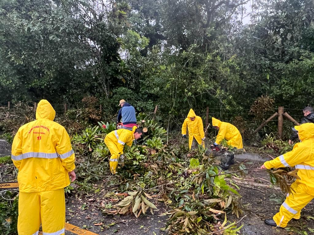 Mais de 90 ocorrências relacionadas ao ciclone são atendidas. Foto: CBMSC/Divulgação