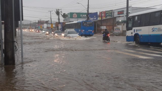 ruas alagadas em florianópolis