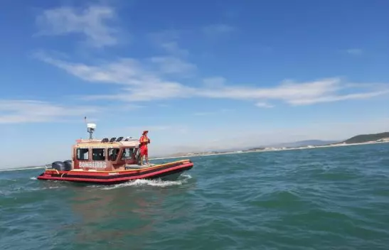 Buscas por pescador que desapareceu em praia de Bombinhas continuam