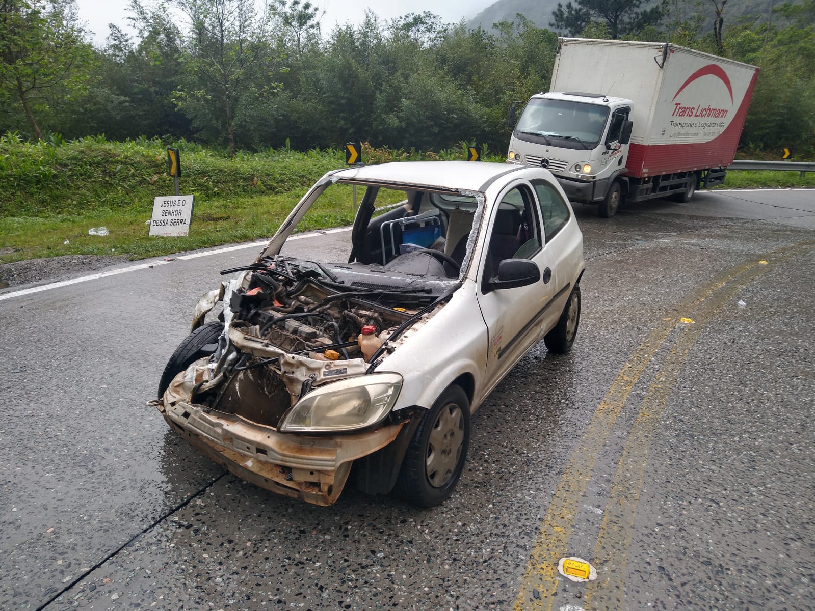 Acidente Entre Carro E Caminhão Acaba Com Vítima Resgatada Por Aeronave ...