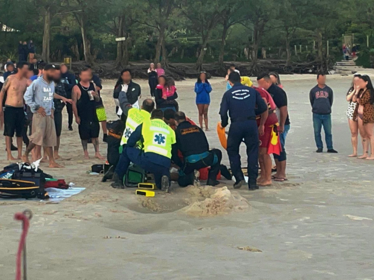 Jovem sofre parada cardíaca após afogamento em trecho sem salva-vidas da  Praia Brava