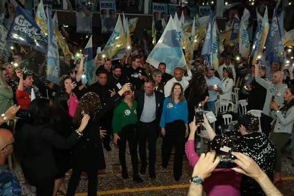 Julio Garcia na festa de lançamento da reeleição. Foto: Bruno Rodrigues, divulgação 