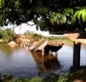 Ponte desaba sobre rio e deixa vítimas no Amazonas