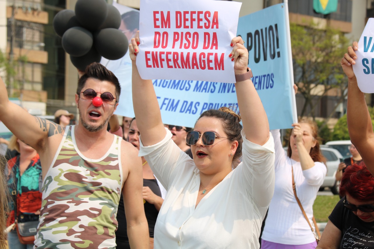 Em 2022, profissionais da enfermagem de Santa Catarina fizeram diversos protestos a favor da aprovação da Lei | Foto: Coren-SC/Divulgação