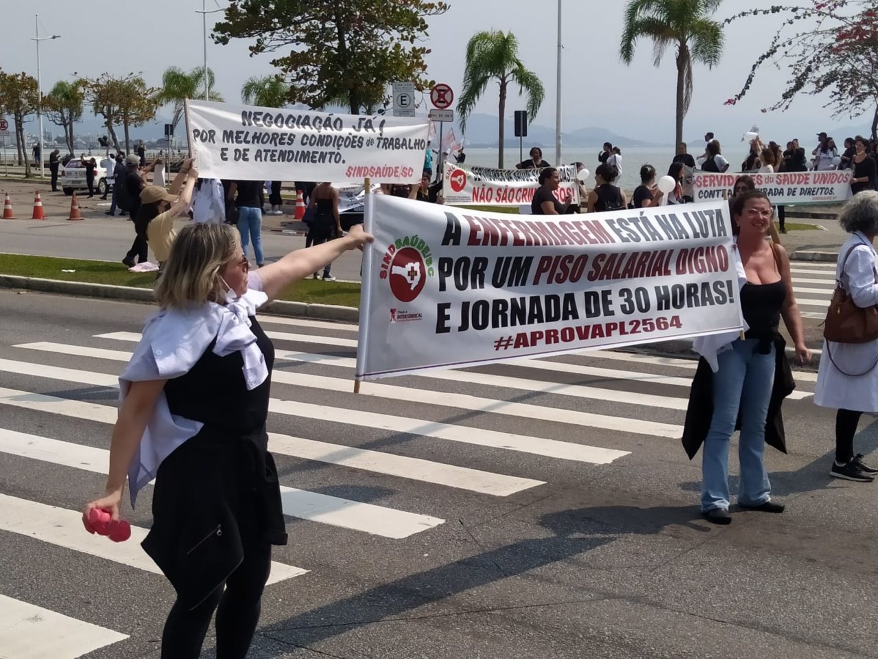 protesto profissionais enfermagem em Florianópolis