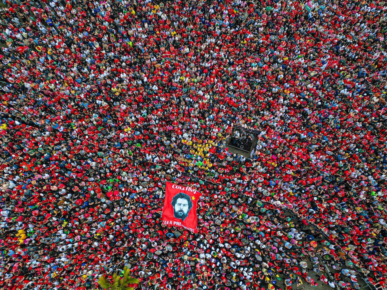 Lula da Silva faz comício em Florianópolis; veja principais momentos