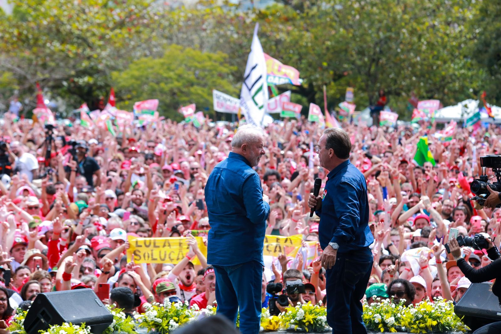 Lula da Silva faz comício em Florianópolis; veja principais momentos