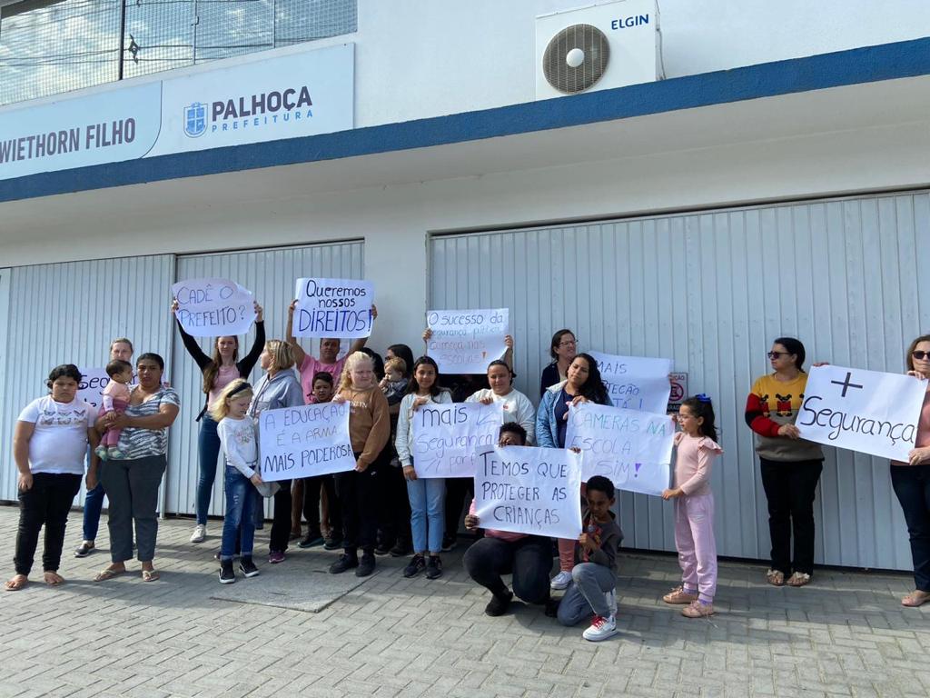 Escola estadual de Palhoça é vandalizada durante a madrugada