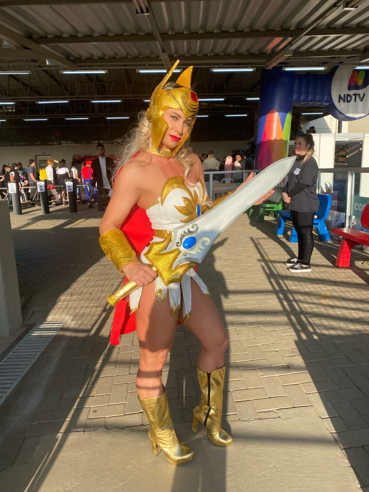 Leide Francioni, nossa atleta profissional Bikini Pro, representou de She-Ra nossa região sul no Tanuki Word de cosplay, evento que reuniu atletas fantasiados.