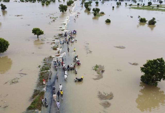 Mais enchentes devem ocorrer até o final de novembro, segundo o ministro de Assuntos Humanitários, Sadiya Umar Farouq | Reprodução, via SBT News

