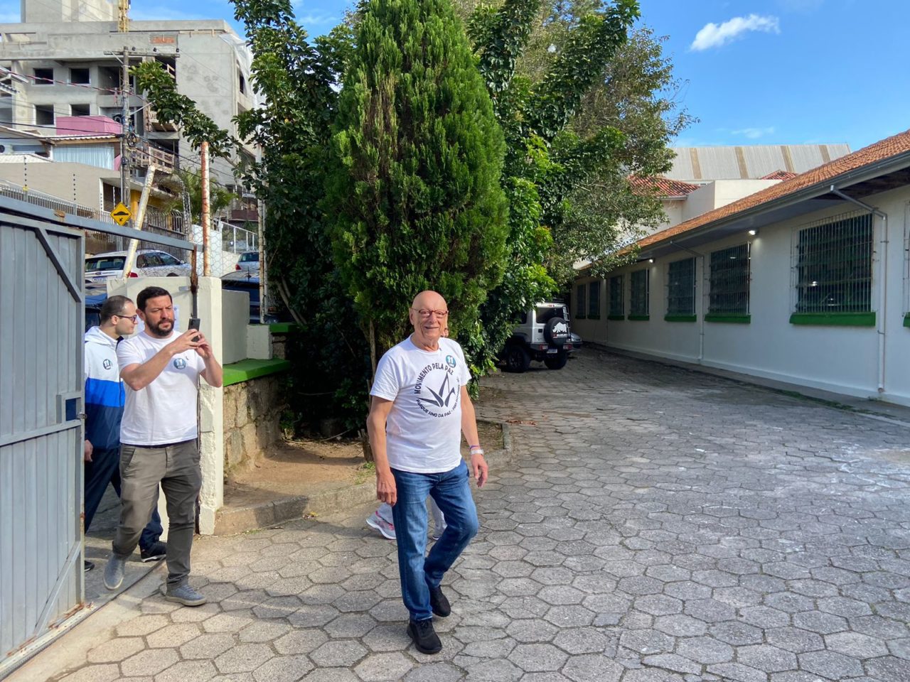 Esperidião Amin vota em Florianópolis