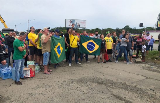 Manifestações causam tumulto e bloqueiam vias no Estado; veja imagens