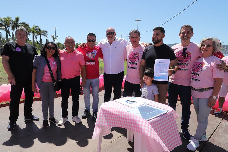 Assinatura da ordem de serviço no Parque de Coqueiros. Foto: PMF, Divulgação 