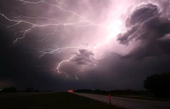 Sol, ciclone extratropical e temporais devem marcar a semana em SC