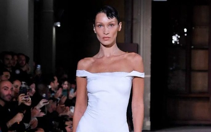 Bella Hadid para Coperni — Foto: IMaxTree/Reprodução Redes Sociais

