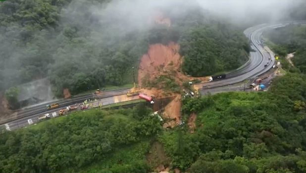 Deslizamento na BR-376. Imagens: CBMSC, Divulgação
