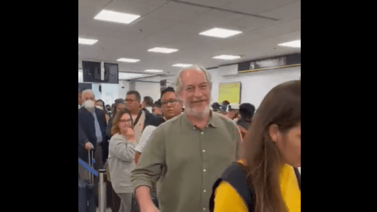 V DEO Ciro Gomes e esposa s o hostilizados no aeroporto de Miami