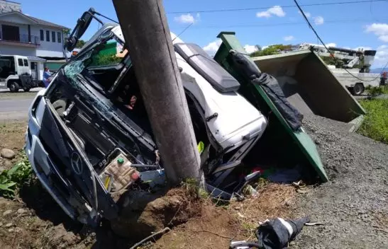 Homem fica preso ao painel do próprio veículo em acidente na SC-443 (5)