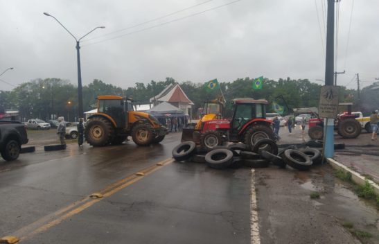 Bloqueio feito na rodovia SC-283, em Mondaí. Foto: PMRv