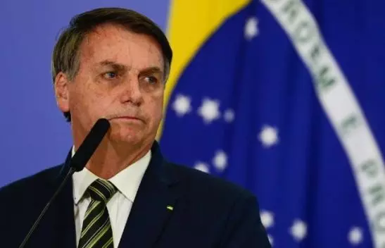 Bolsonaro viaja para os EUA e não vai entregar faixa a Lula