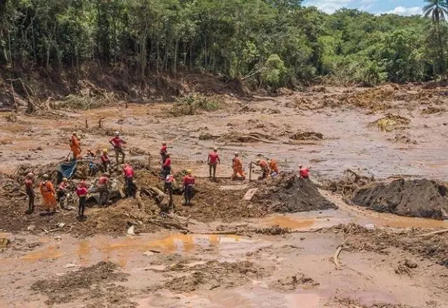 A barragem em Brumadinho rompeu em janeiro de 2019; tragédia deixou 267 mortos e três desaparecidos | Fotos Públicas/Ricardo Stuckert, via SBT News

