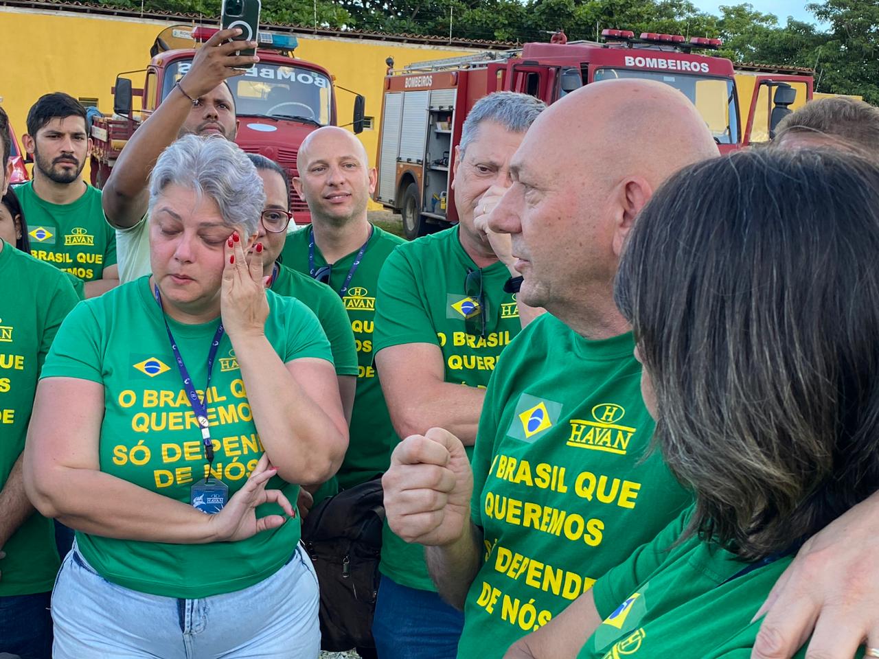 Hang viaja até a Bahia após incêndio em loja da Havan; veja imagens da destruição