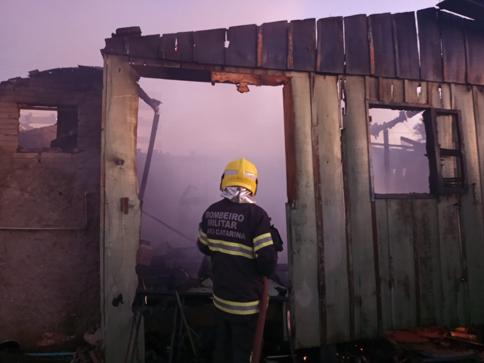 Residência ficou completamente destruída. Foto: CBMSC, Divulgação 