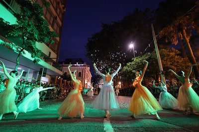 Parada de Natal reúne mais de 15 mil pessoas na Praça XV em Florianópolis (1)