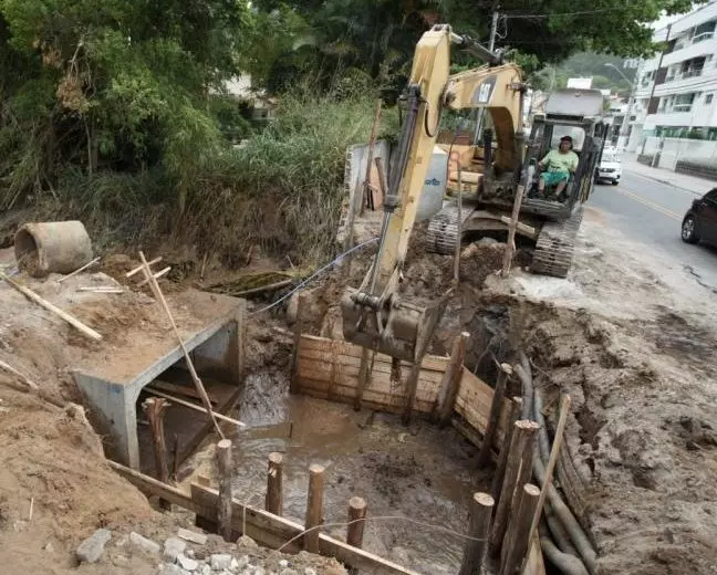 Foto: Obras na Rua  Mário Lacombe, em Canasvieiras. Foto: Divulgação | Leonardo Sousa | PMF