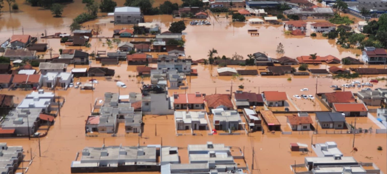 Número de desalojados chega a quase 900 em Santa Catarina