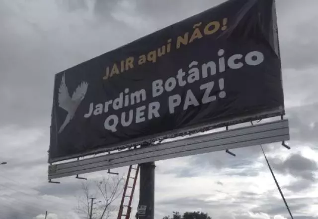 Outdoor instalado em Brasília faz campanha contra mudança de Bolsonaro | Divulgação