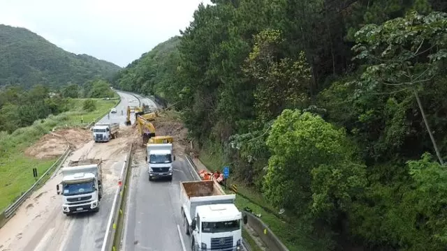 morro dos cavalos deslizamento br 101 Arteris litoral sul