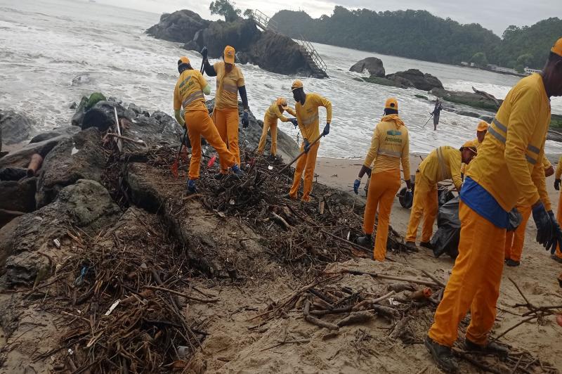 90 toneladas de resíduos foram recolhidas das praias de Itajaí em dezembro