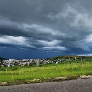 O alerta de temporal foi emitido na tarde desta quarta (18). | Foto: Wildson Pereira