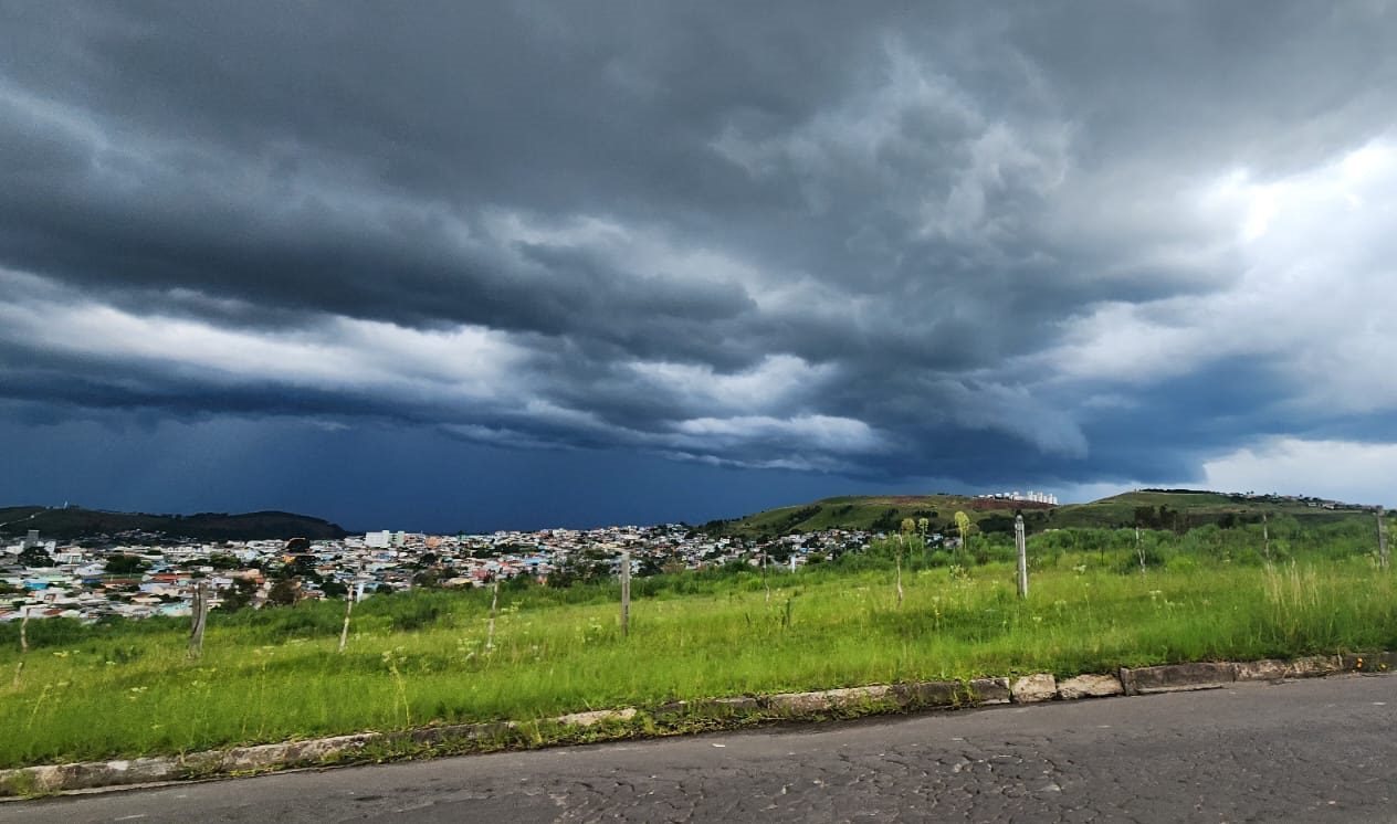 Vem temporal por aí! Serra recebe alerta para risco de chuvas