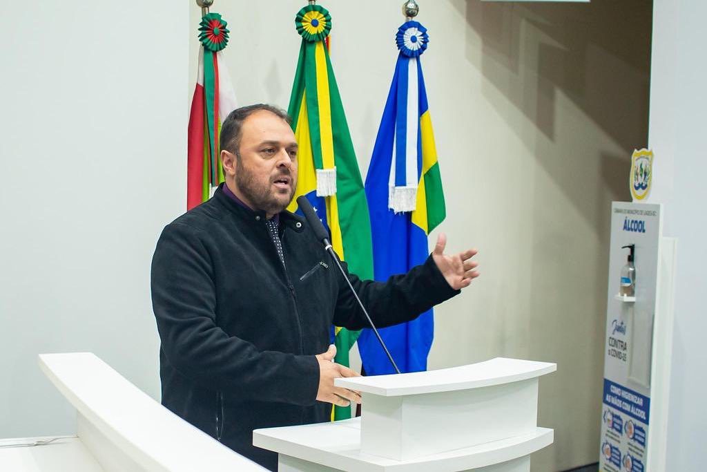 Jean Felipe (PP) afirmou ter conversado com o prefeito licenciado de Lages, Antonio Ceron. | Foto: Reprodução, redes sociais, Instagram