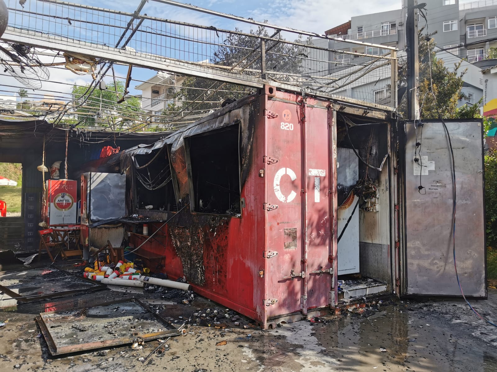 Incendio-atinge-bar-universitario-em-Florianopolis-5