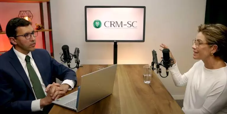 Prevenção e tratamento do câncer de mama são discutidos no Podcast do CRM-SC