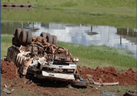 Caminhão desgovernado tomba na SC-480 e vítimas ficam gravemente feridas