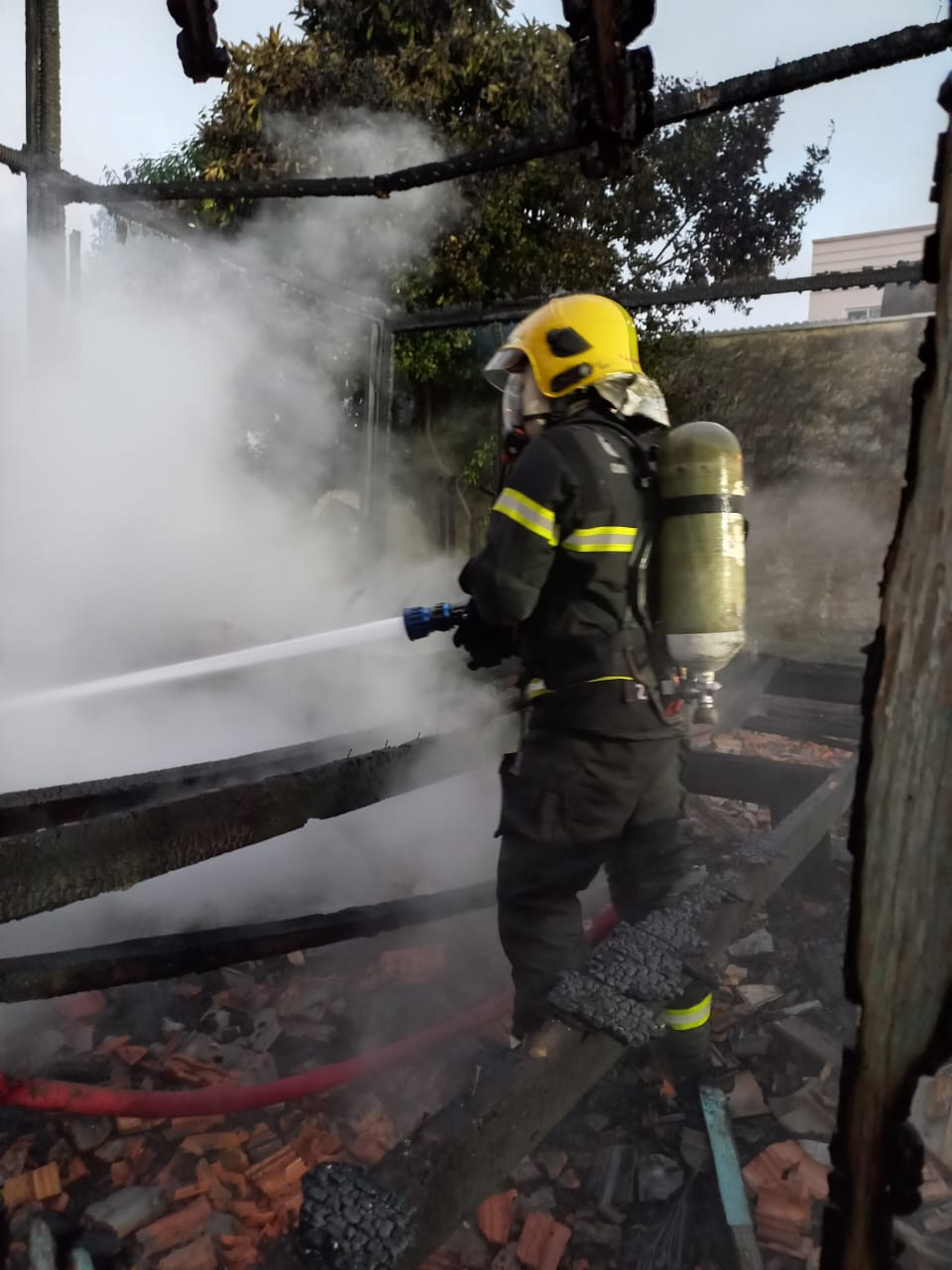 Uma pessoa morre carbonizada durante incêndio em Lages