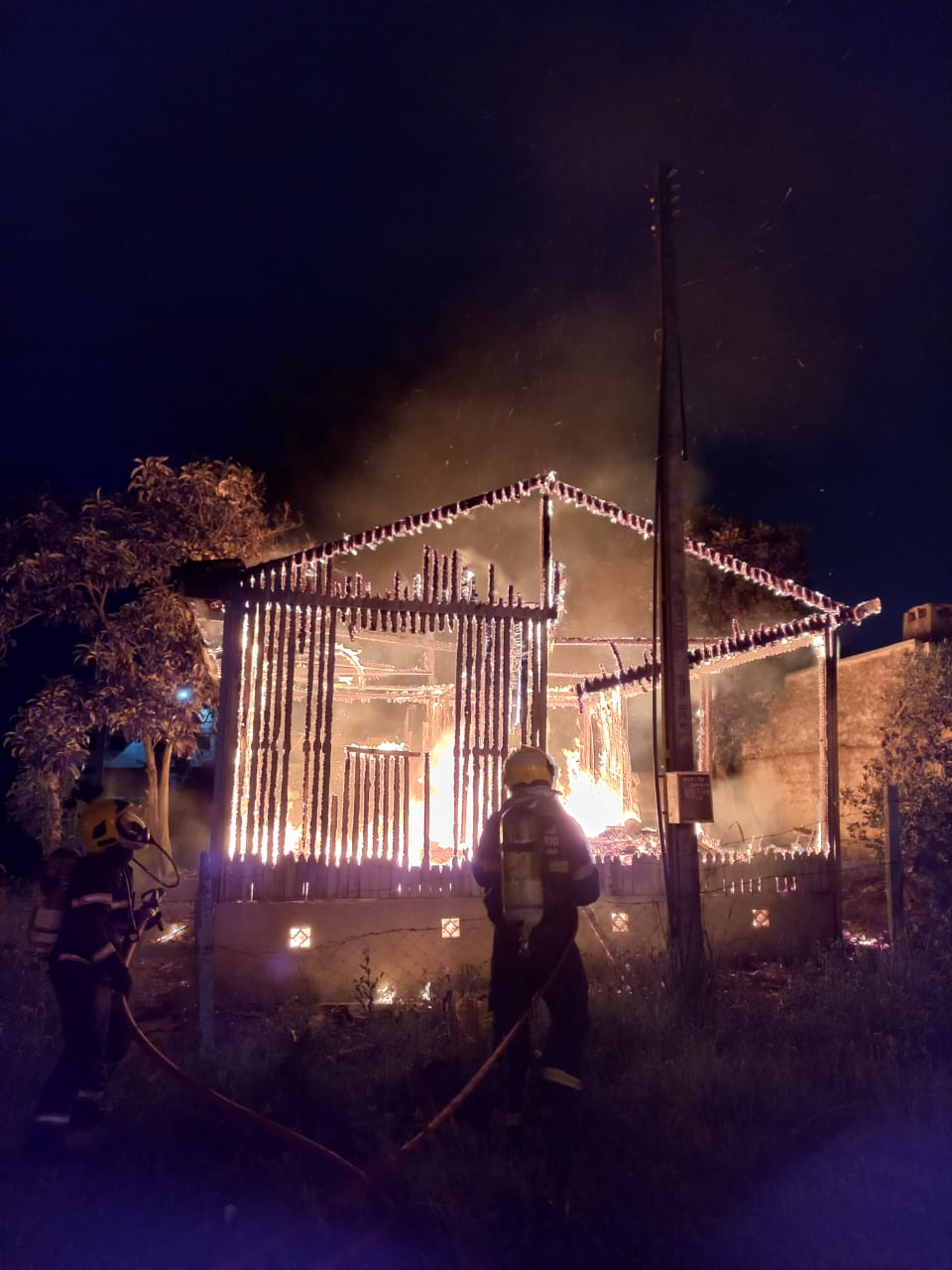 Uma pessoa morre carbonizada durante incêndio em Lages