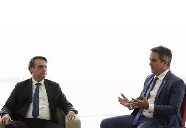 Ciro Nogueira com Bolsonaro: para ex-ministro, o ex-presidente é o “grande líder da direita” | Foto: Marcos Corrêa

