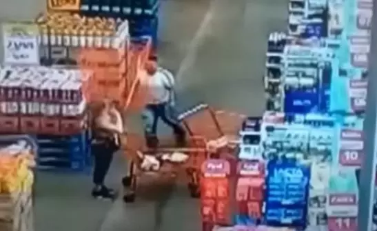 Mulher é atacada com carrinho de supermercado em Brasília