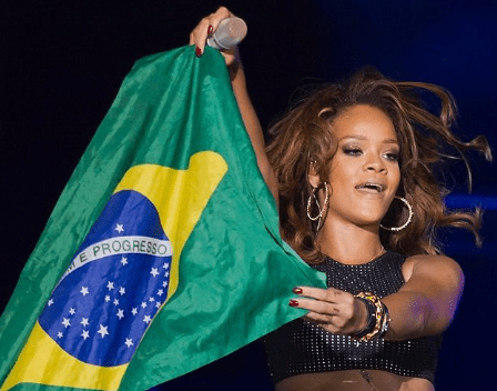 Rihanna manda recado para fãs brasileiros