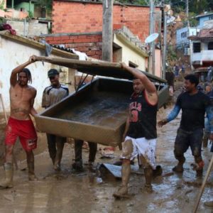 As chuvas atingiram diversas cidades no país, como no litoral de São Paulo, que ficou com centenas de desabrigados em fevereiro l Foto: Rovena Rosa/Agência Brasil